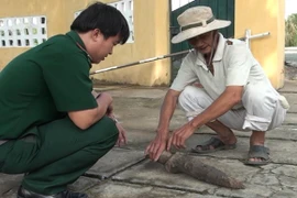 Đào ao nuôi tôm gặp đầu đạn "hỏa tiễn" nặng 6kg