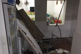 Tầng trên sửa nhà, tầng dưới nơm nớp lo…sập