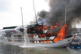 Khắc phục thiệt hại vụ tàu du lịch cháy dữ dội tại Tuần Châu