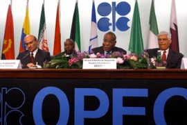 Giá dầu tăng vọt sau khi OPEC nhất trí cắt giảm sản lượng