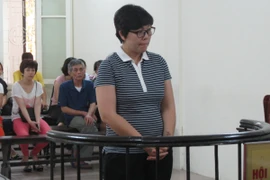 Nhận hàng tỷ đồng tiền mua vé máy bay rồi bỏ trốn