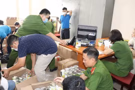 Công an Hà Nội lần theo dấu vết những kiện hàng chứa ma túy "vô chủ"