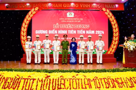 Nhiều cán bộ, chiến sỹ Công an quận Tây Hồ được khen thưởng