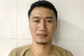 Bắt đối tượng truy nã lẩn trốn trong rừng