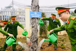 Công an quận Hoàng Mai phát động “Tết trồng cây đời đời nhớ ơn Bác Hồ”