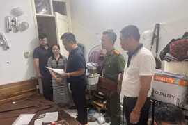 Khám xét khẩn cấp nhóm đối tượng làm giả con dấu, tài liệu của cơ quan tổ chức