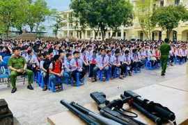 Nhận thức về sự nguy hiểm của vũ khí, vật liệu nổ trong học đường