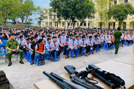 Nhận thức về sự nguy hiểm của vũ khí, vật liệu nổ trong học đường