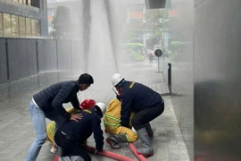 Phối hợp xử lý nhanh tình huống giả định cháy nguy hiểm tại tòa nhà IDMC