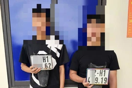  Áp sát 'con mồi', chém đứt và cướp tấm chắn bùn, biển số xe máy