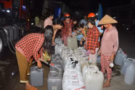 Tân Á Đại Thành đồng hành hỗ trợ bà con miền Tây ứng phó hạn mặn