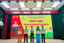 Khen thưởng nhiều tập thể, cá nhân xuất sắc trong phong trào “Toàn dân bảo vệ an ninh Tổ quốc”