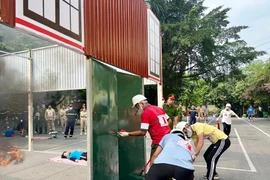 Sôi nổi cuộc thi chữa cháy, cứu nạn, cứu hộ “Tổ liên gia an toàn phòng cháy, chữa cháy” huyện Đông Anh