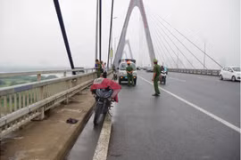 Tìm nhân chứng, người biết việc