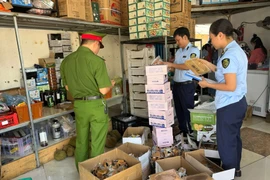 Phát hiện cơ sở kinh doanh thực phẩm nhập lậu, không rõ nguồn gốc xuất xứ