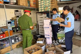 Phát hiện cơ sở kinh doanh thực phẩm nhập lậu, không rõ nguồn gốc xuất xứ