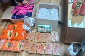 Phát hiện số lượng lớn ma tuý trong nhà cặp vợ chồng "hờ"