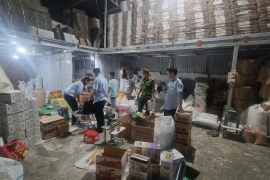 Phát hiện cơ sở sản xuất nhiều sản phẩm tinh bột không rõ nguồn gốc xuất xứ