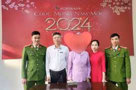 Nhân viên ngân hàng nhanh trí giữ lại gần 200 triệu đồng cho người dân