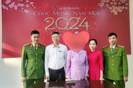 Nhân viên ngân hàng nhanh trí giữ lại gần 200 triệu đồng cho người dân