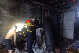 Dập tắt đám cháy nhà dân lúc rạng sáng