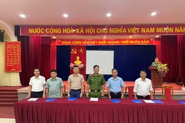 Ký bàn giao và cam kết đảm bảo an toàn phòng cháy cho cơ sở cấp xã