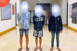 Ba đối tượng dùng dao đe dọa cướp tài sản của người đi đường