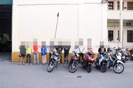 Xử lý nhóm thanh, thiếu niên cầm dao nhọn đâm người đi đường