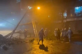 Lực lượng Công an Hà Nội trắng đêm dầm mưa chống bão Yagi, vì sự an toàn của người dân