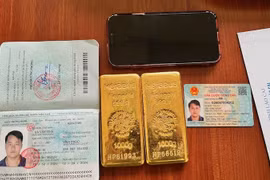 Phát hiện đối tượng ngụy trang 2kg vàng dưới ống quần