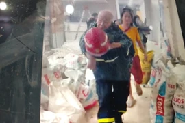 Kịp thời cứu cụ bà 92 tuổi thoát nạn trong đám cháy lúc rạng sáng