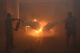 Kiểm tra "độ nhạy" của lực lượng chữa cháy cơ sở qua thực tập phương án tại khu nhà cho thuê trọ