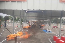 Gần 180 thành viên Tổ liên gia an toàn phòng cháy, chữa cháy thực tập xử lý hoả hoạn, cứu người