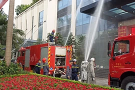 Thực tập phương án xử lý tình huống cháy lớn tại Tòa nhà Viettel