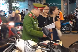 Xử phạt 29 bãi giữ xe thu giá không đúng quy định 