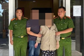 Cán bộ Công an vượt hàng trăm cây số đưa người già đi lạc đoàn tụ gia đình