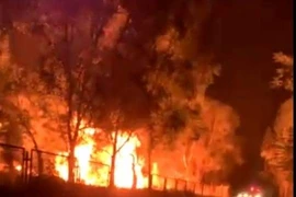 Sau cú va chạm, xe bồn bốc cháy trên cao tốc Hà Nội – Hải Phòng