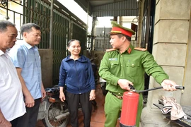 Kiểm tra đột xuất hoạt động của “Tổ liên gia an toàn PCCC” và “Điểm chữa cháy công cộng”