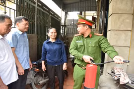 Kiểm tra đột xuất hoạt động của “Tổ liên gia an toàn PCCC” và “Điểm chữa cháy công cộng”