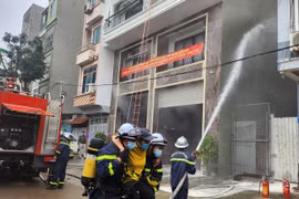 Thực tập phương án chữa cháy, thoát nạn tại chung cư mi ni