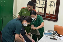 Công an phường Yên Phụ kịp thời cứu một phụ nữ lao xuống hồ Tây với ý định tiêu cực