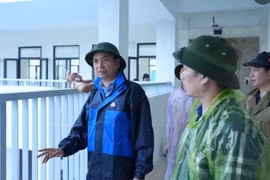 Tổ chức diễn tập hàn khẩu đê sẵn sàng ứng phó khẩn cấp nước sông Hồng dâng cao