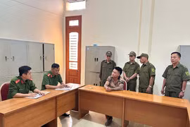 Bắt 'nóng' đối tượng giấu ma tuý định bỏ chạy 