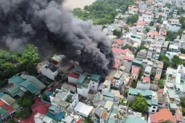 Xử lý nhanh đám cháy nhà dân tại phường Ngọc Thuỵ