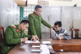 Bắt tên cướp dùng bình xịt hơi cay cướp tài sản