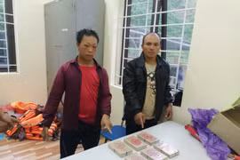 Biểu hiện đáng ngờ của hai đối tượng di chuyển trong lúc mưa bão lớn