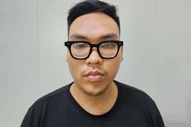 Ăn cắp điện thoại khi đi chơi game