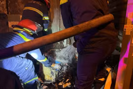 Kịp thời hướng dẫn nhiều người thoát nạn an toàn khỏi đám cháy lúc rạng sáng