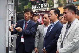 Quận Hoàn Kiếm và Hiệp hội giáo dục Hàn Quốc phối hợp tổ chức trải nghiệm chữa cháy, cứu nạn, cứu hộ