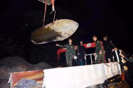 Phát hiện, xử lý quả bom nặng hơn 1,3 tấn ở gần cầu Long Biên